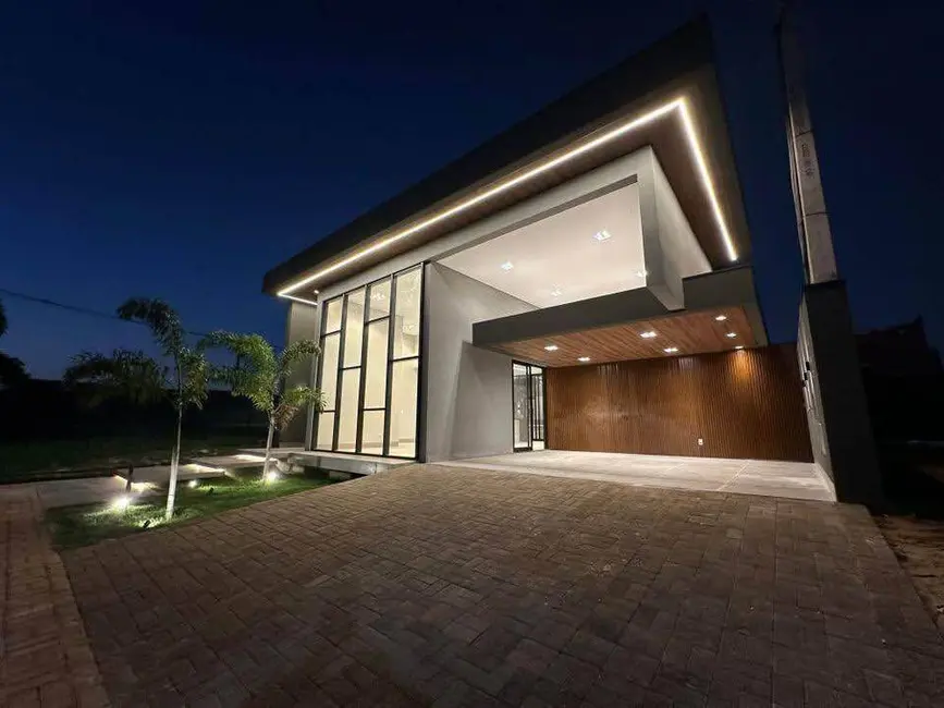 Foto 1 de Casa com 3 quartos à venda, 165m2 em Dourados - MS