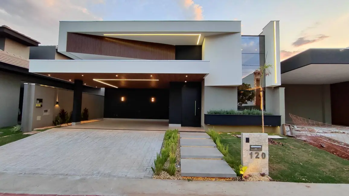 Foto 1 de Casa com 3 quartos à venda, 145m2 em Dourados - MS