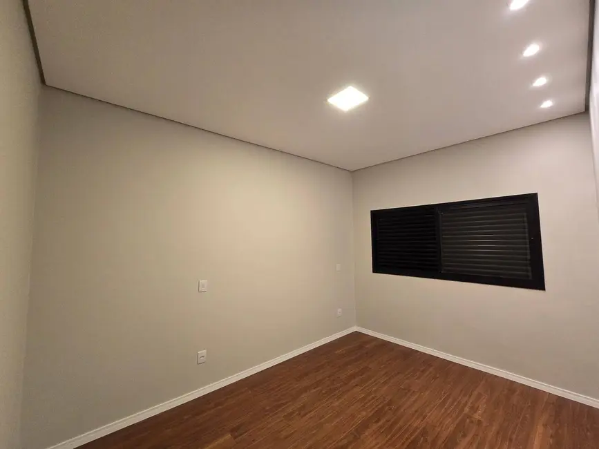 Foto 6 de Casa à venda em Loteamento Pousada dos Pássaros, Dourados - MS