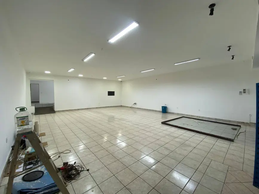 Foto 1 de Loja para alugar, 242m2 em Centro, Dourados - MS