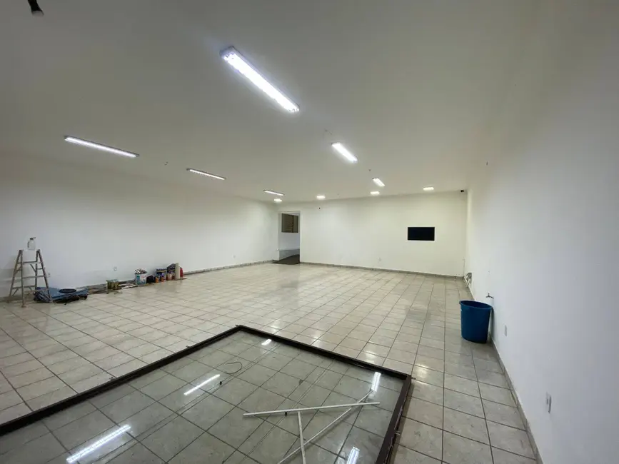 Foto 9 de Loja para alugar, 242m2 em Centro, Dourados - MS