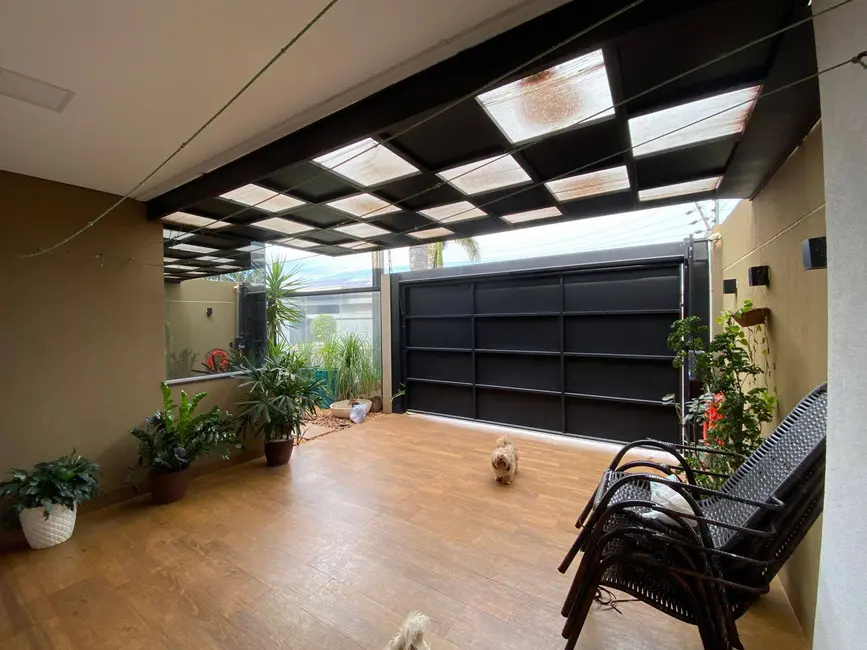 Foto 2 de Casa com 3 quartos à venda, 180m2 em Parque Alvorada, Dourados - MS