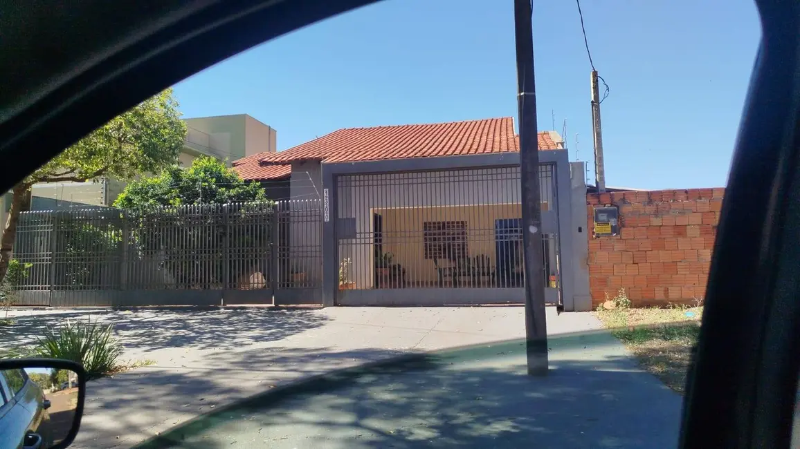 Foto 2 de Casa com 3 quartos à venda, 244m2 em Dourados - MS
