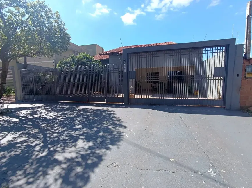 Foto 1 de Casa com 3 quartos à venda, 244m2 em Dourados - MS