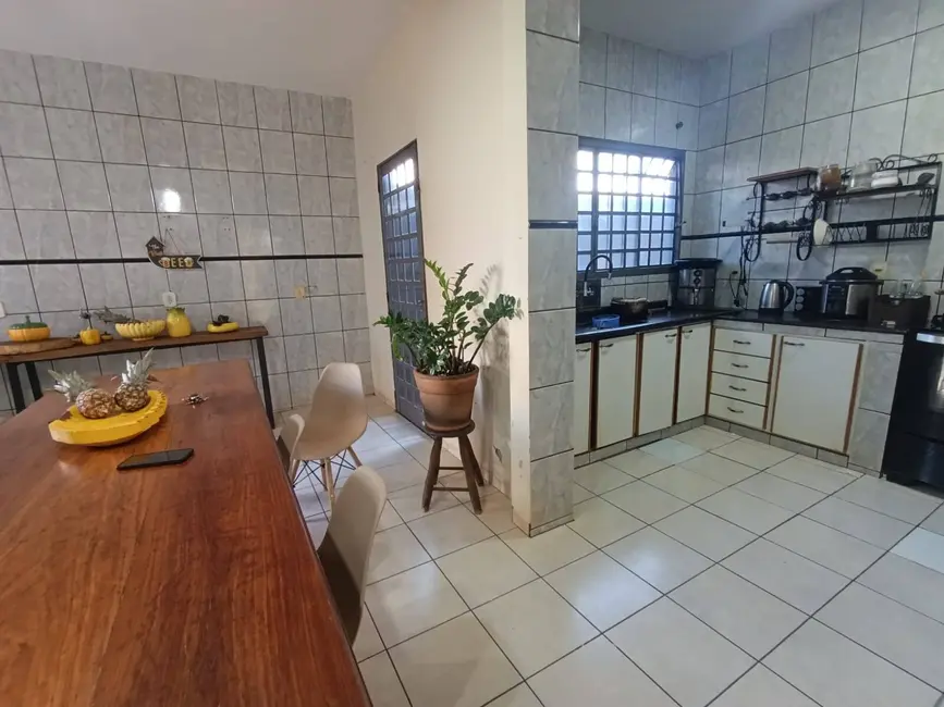 Foto 4 de Casa com 3 quartos à venda, 244m2 em Dourados - MS