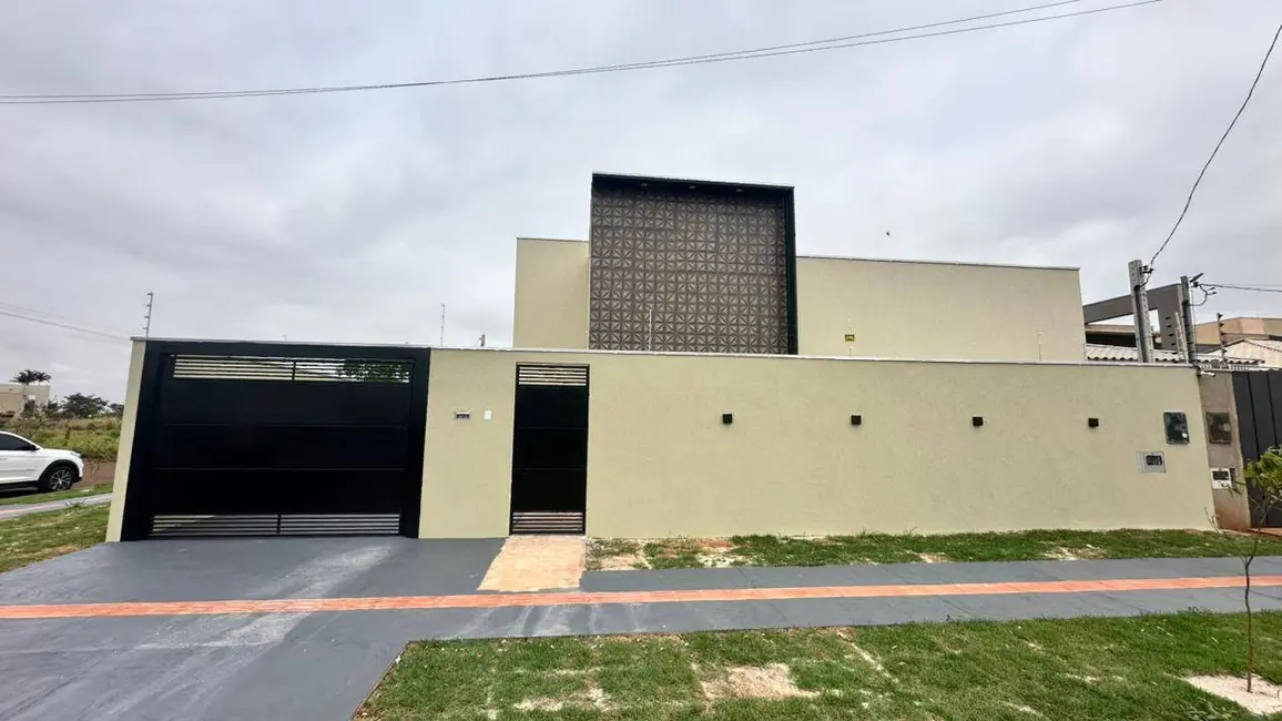 Foto 1 de Casa com 3 quartos à venda, 150m2 em Conjunto Residencial Monte Carlo, Dourados - MS