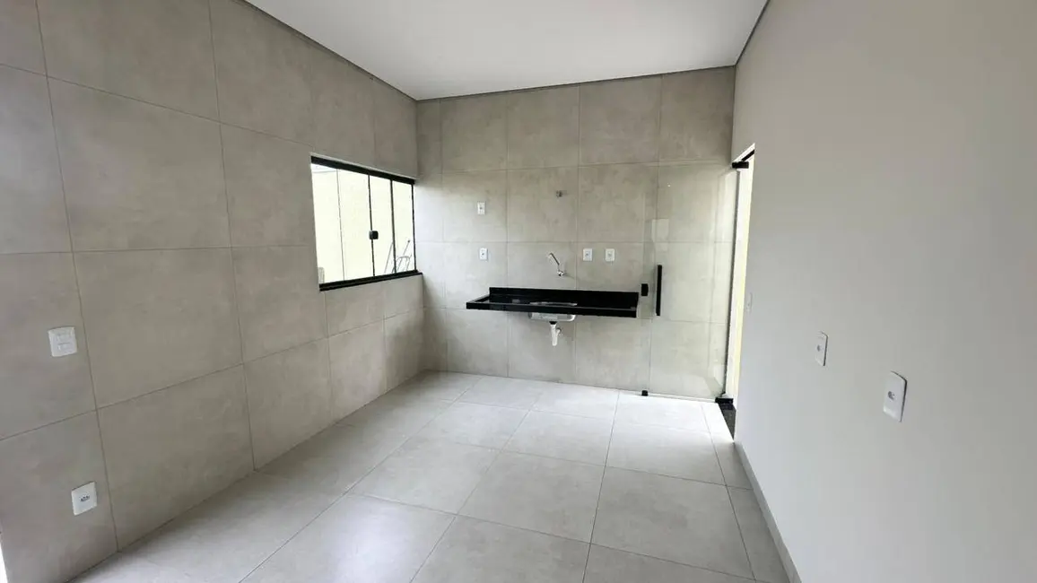 Foto 2 de Casa com 3 quartos à venda, 150m2 em Conjunto Residencial Monte Carlo, Dourados - MS