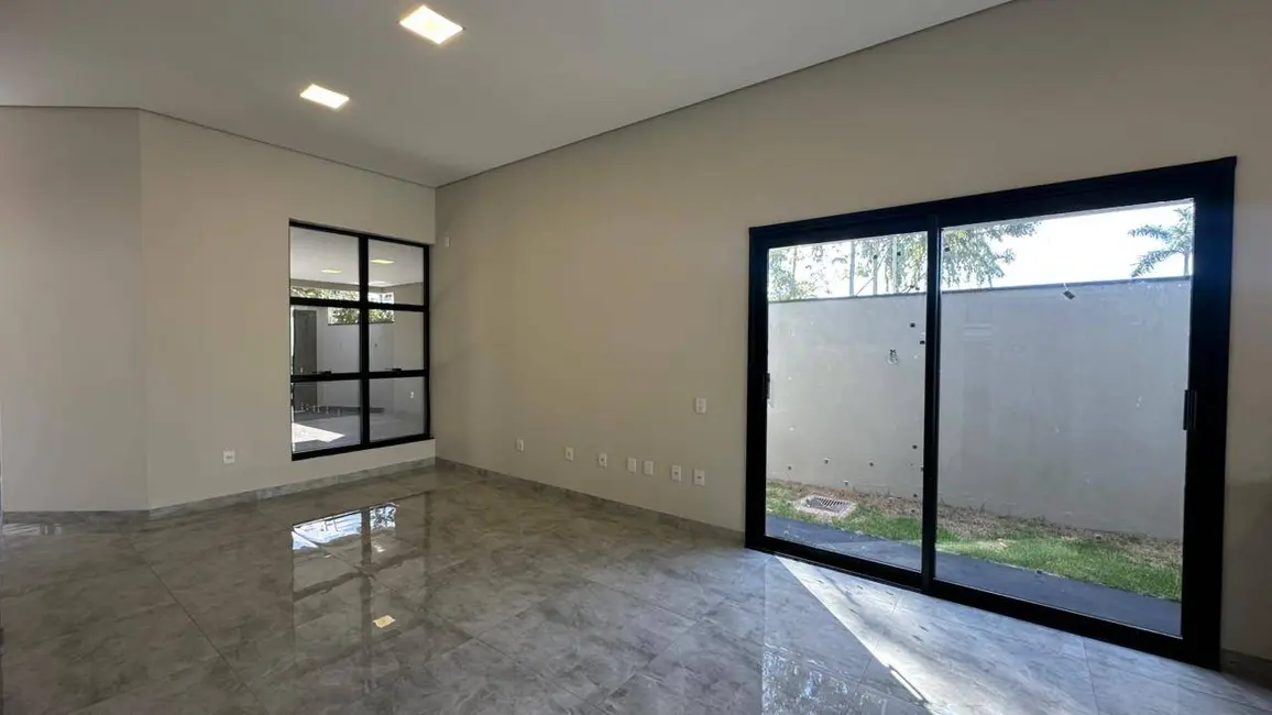 Casa com 3 quartos à venda, 360m2 em Santa Fé, Dourados - MS - imagem 3 Foto 3 de Casa com 3 quartos à venda, 360m2 em Santa Fé, Dourados - MS