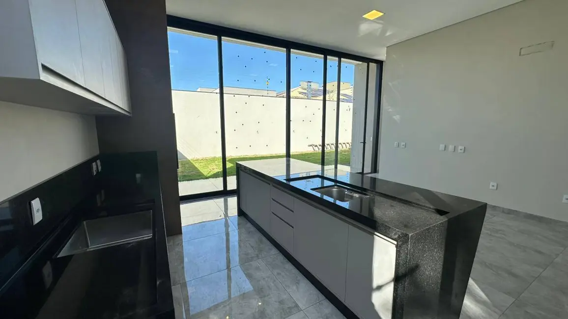 Casa com 3 quartos à venda, 360m2 em Santa Fé, Dourados - MS - imagem 5 Foto 5 de Casa com 3 quartos à venda, 360m2 em Santa Fé, Dourados - MS