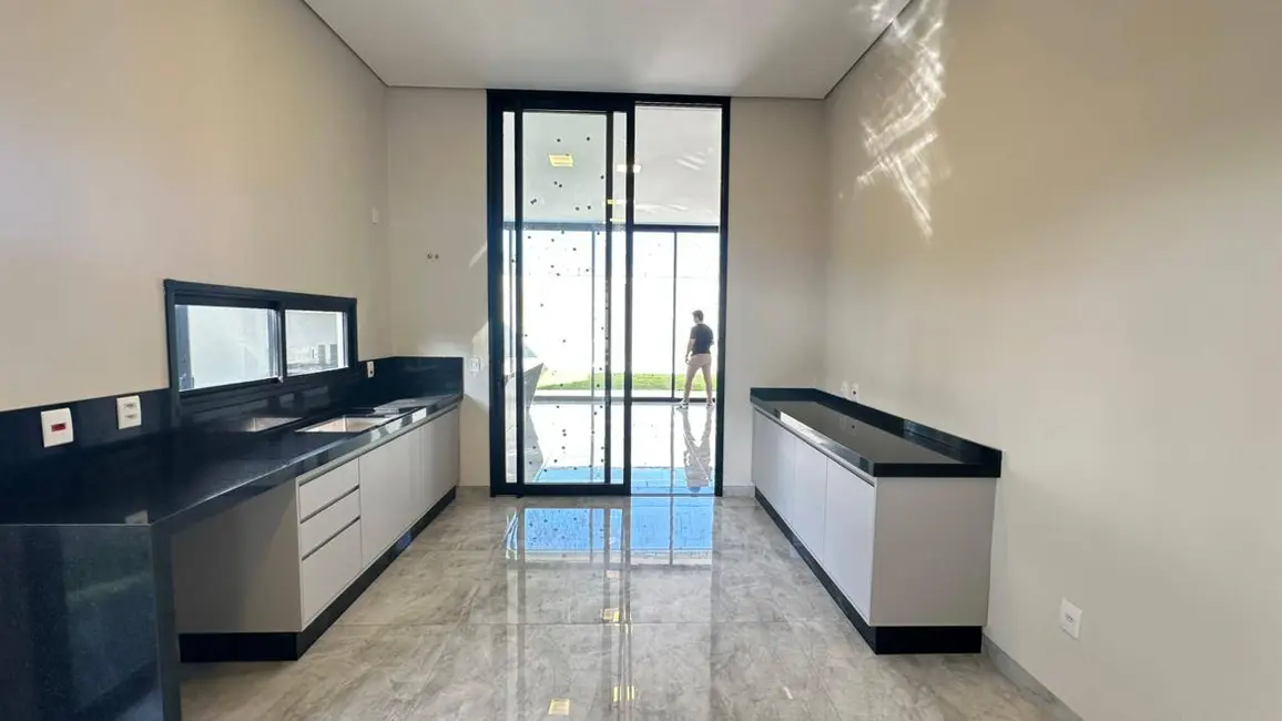 Casa com 3 quartos à venda, 360m2 em Santa Fé, Dourados - MS - imagem 4 Foto 4 de Casa com 3 quartos à venda, 360m2 em Santa Fé, Dourados - MS