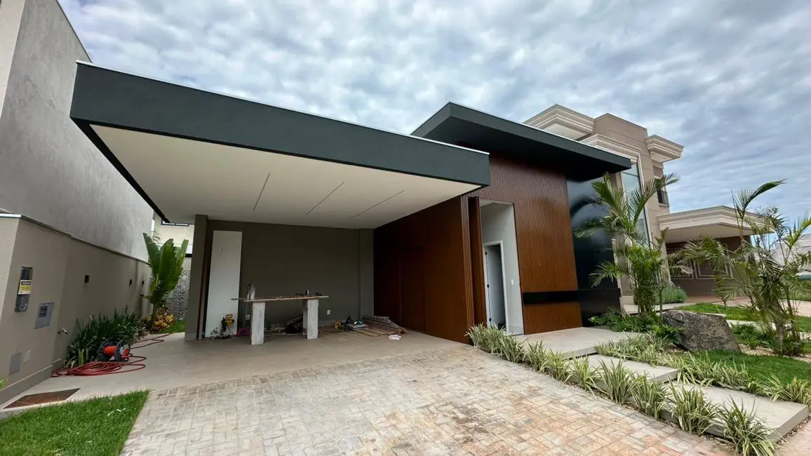 Foto 2 de Casa com 3 quartos à venda, 256m2 em Dourados - MS