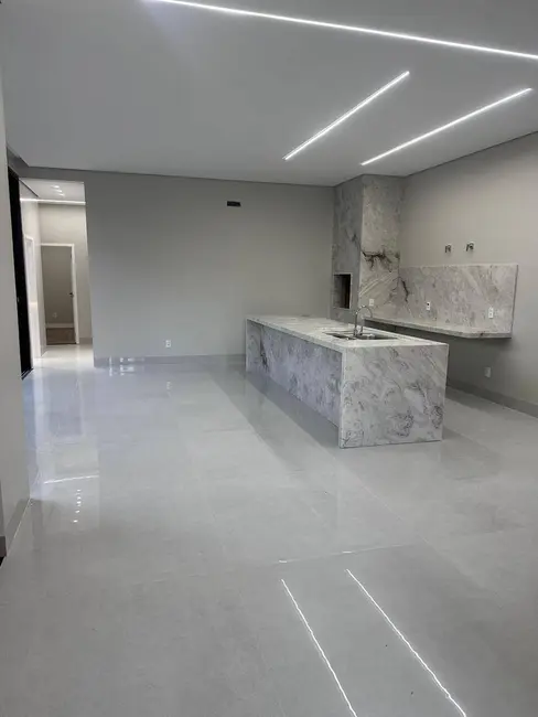 Foto 3 de Casa com 3 quartos à venda, 256m2 em Dourados - MS