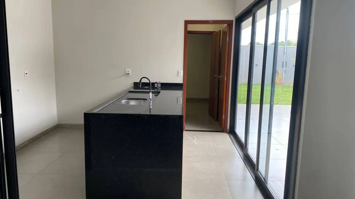 Foto 9 de Casa com 3 quartos à venda, 237m2 em Dourados - MS