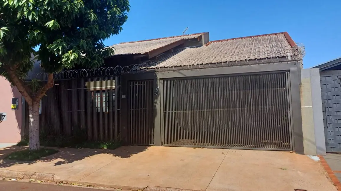 Foto 1 de Casa com 3 quartos à venda, 220m2 em Dourados - MS