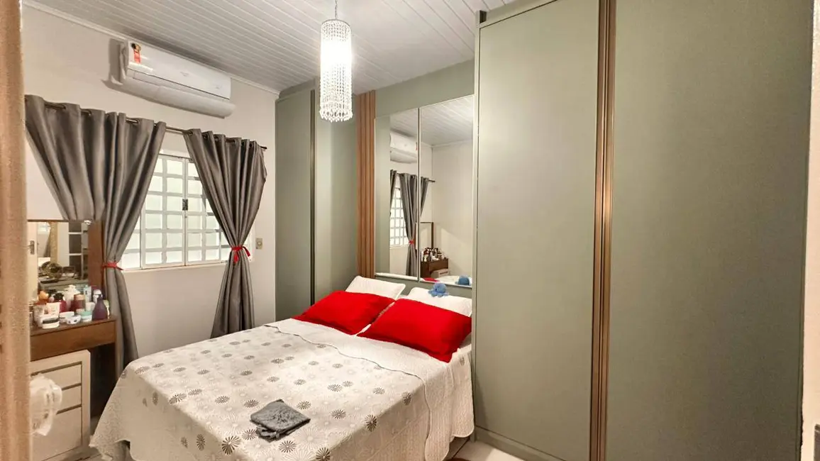 Foto 5 de Casa com 3 quartos à venda, 220m2 em BNH I Plano, Dourados - MS