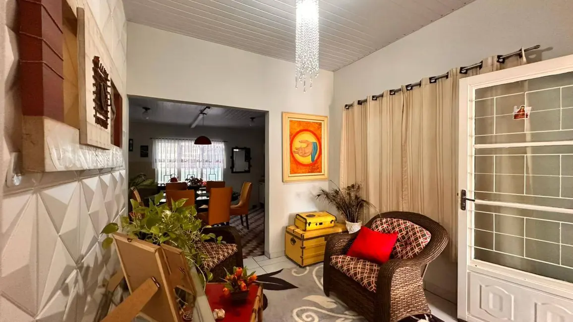 Foto 2 de Casa com 3 quartos à venda, 220m2 em BNH I Plano, Dourados - MS