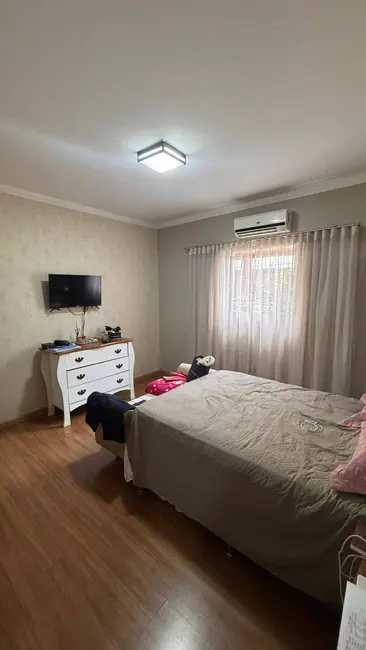 Foto 2 de Casa à venda, 600m2 em Jardim Aline, Dourados - MS