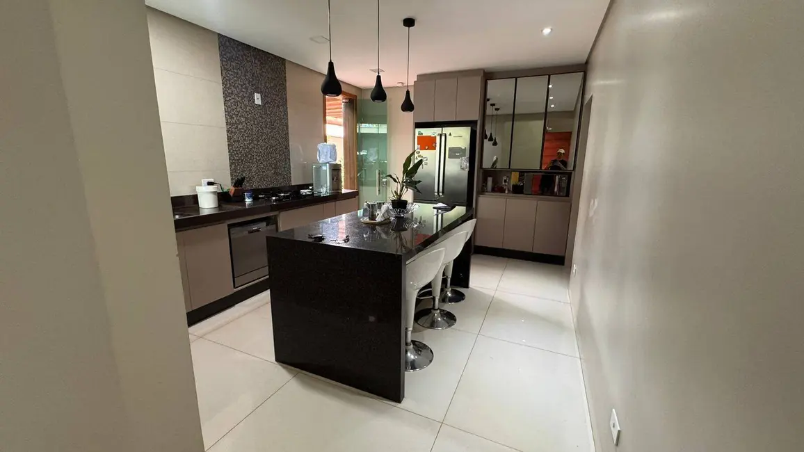 Foto 3 de Casa à venda, 600m2 em Jardim Aline, Dourados - MS