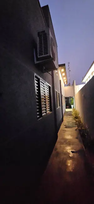 Foto 2 de Casa com 4 quartos à venda, 210m2 em Santa Fé, Dourados - MS