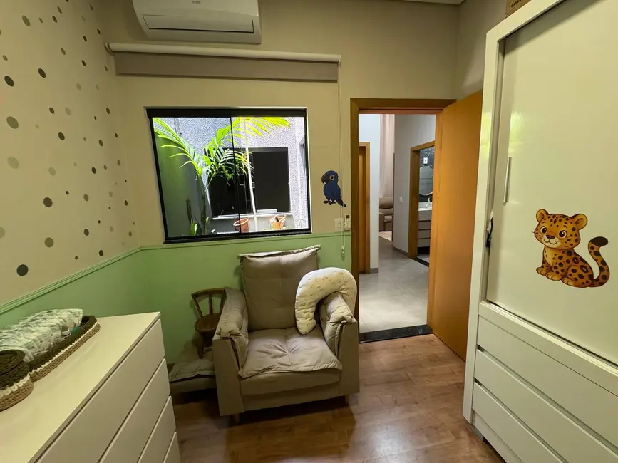 Foto 2 de Casa com 3 quartos à venda, 150m2 em Dourados - MS