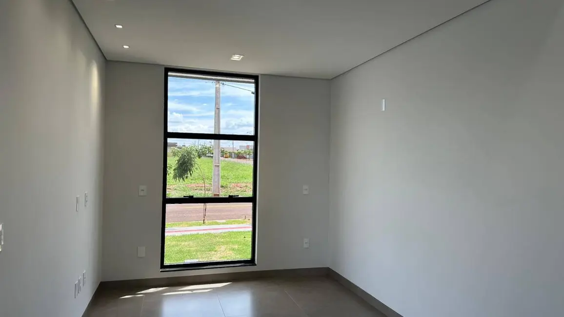 Foto 2 de Casa com 3 quartos à venda, 220m2 em Dourados - MS