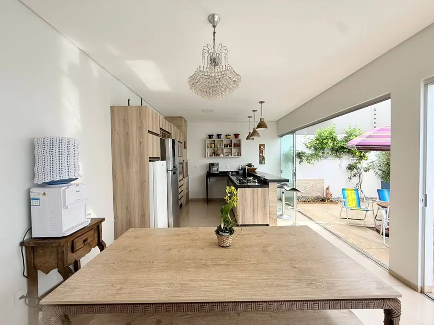 Foto 12 de Casa à venda, 354m2 em Parque Alvorada, Dourados - MS