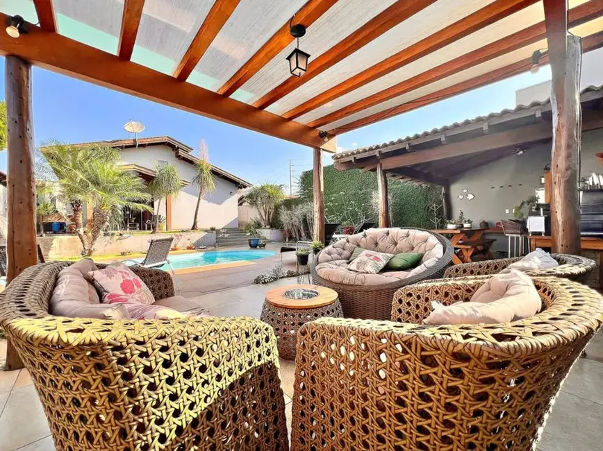 Foto 1 de Casa à venda, 600m2 em Dourados - MS