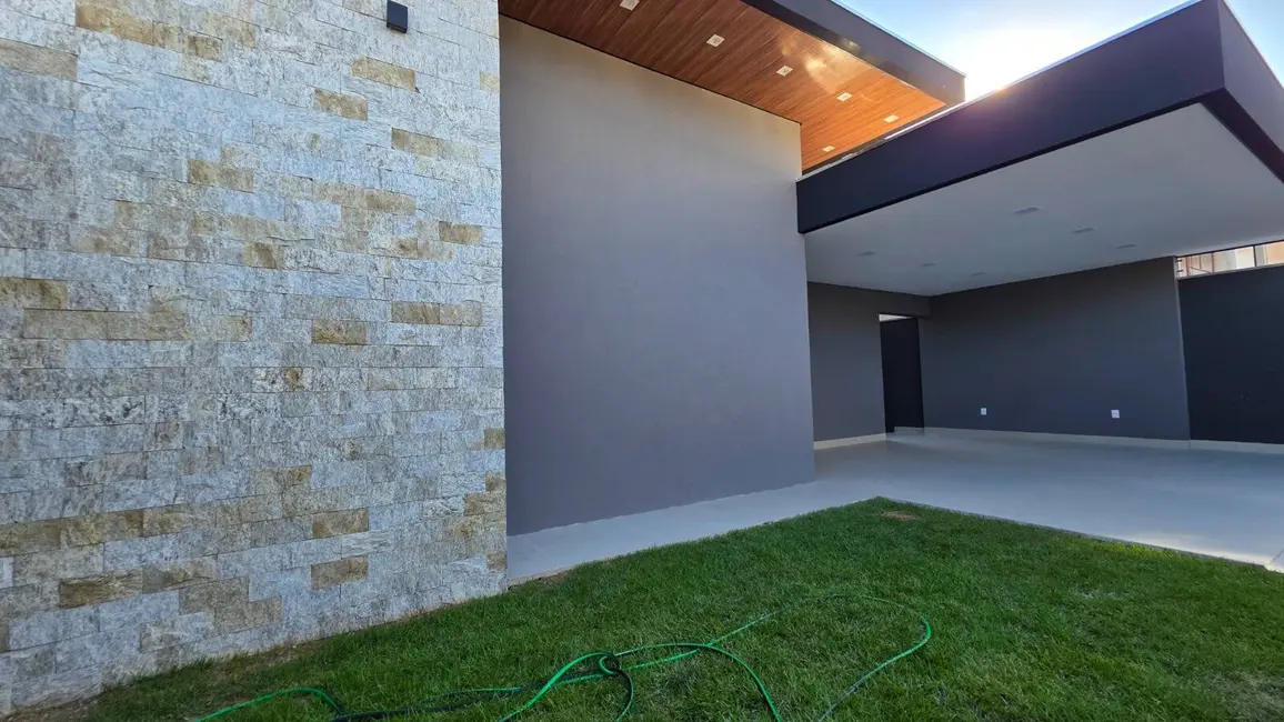 Foto 3 de Casa com 3 quartos à venda, 300m2 em Jardim Cristhais, Dourados - MS