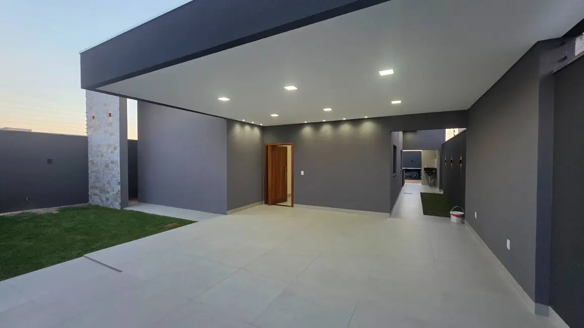 Foto 2 de Casa com 3 quartos à venda, 300m2 em Jardim Cristhais, Dourados - MS