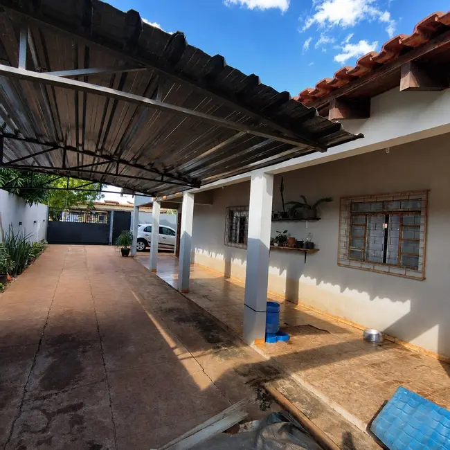 Foto 2 de Casa com 3 quartos à venda, 360m2 em Jardim Água Boa, Dourados - MS