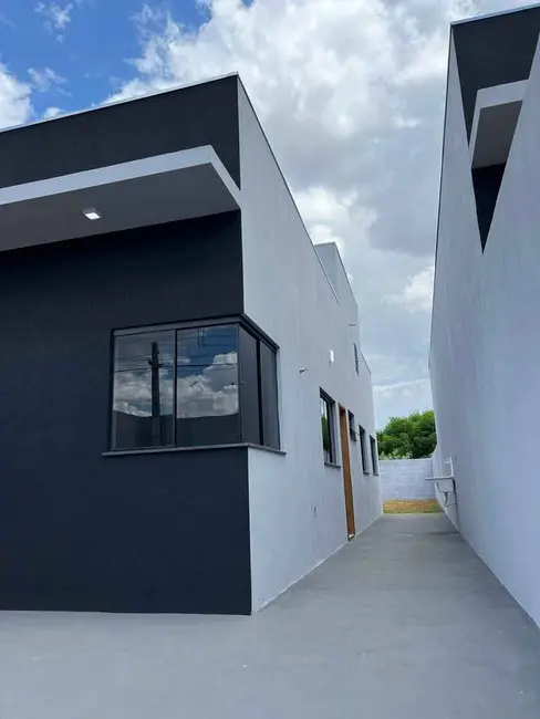 Foto 2 de Casa com 2 quartos à venda, 180m2 em Dourados - MS