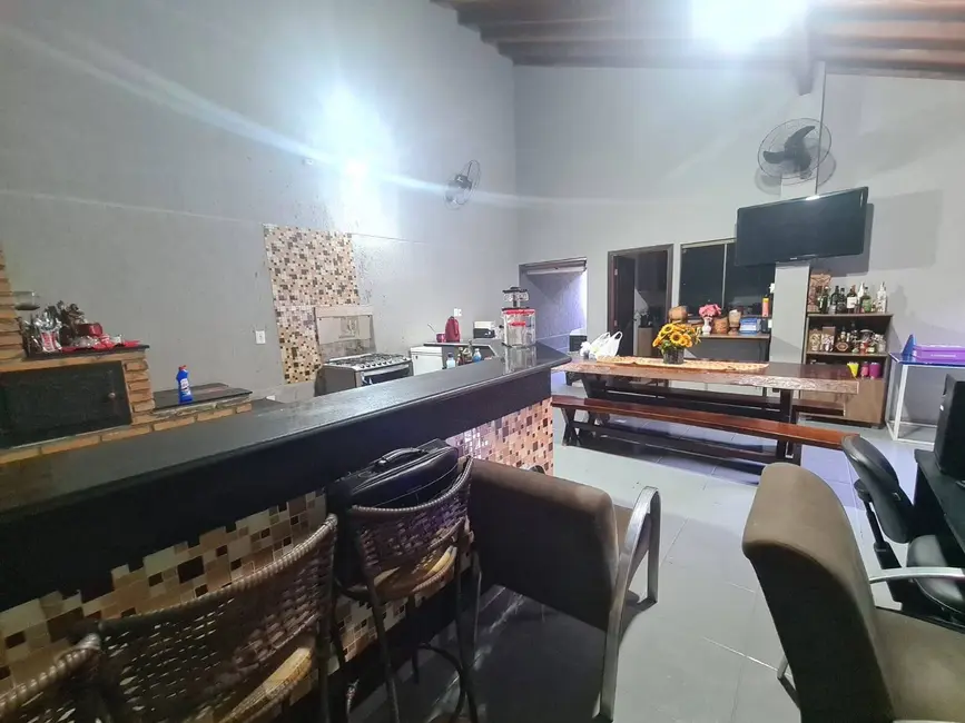Foto 3 de Casa com 3 quartos à venda, 220m2 em Parque Alvorada, Dourados - MS
