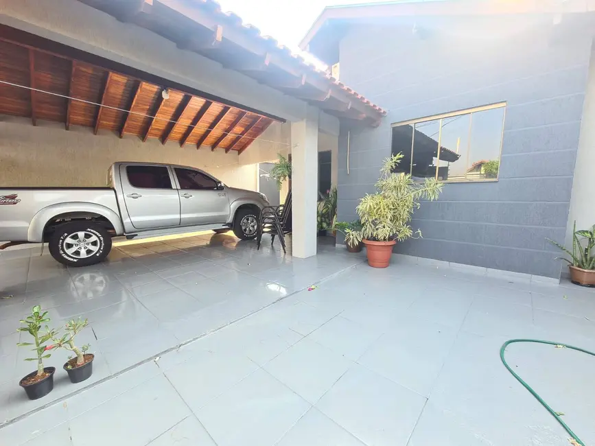 Foto 1 de Casa com 3 quartos à venda, 220m2 em Parque Alvorada, Dourados - MS