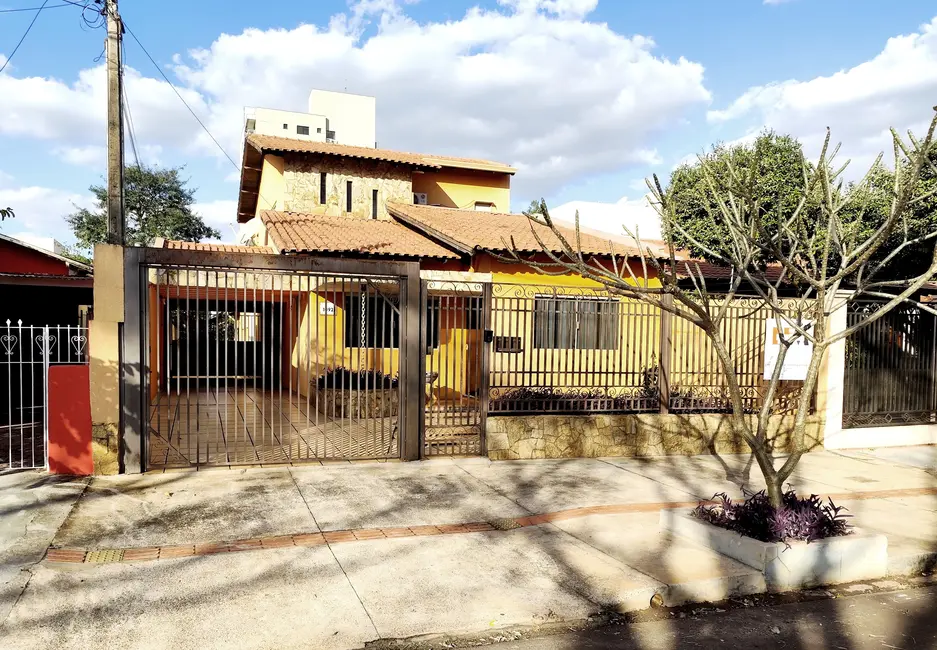 Foto 1 de Casa com 4 quartos à venda, 500m2 em Jardim América, Dourados - MS