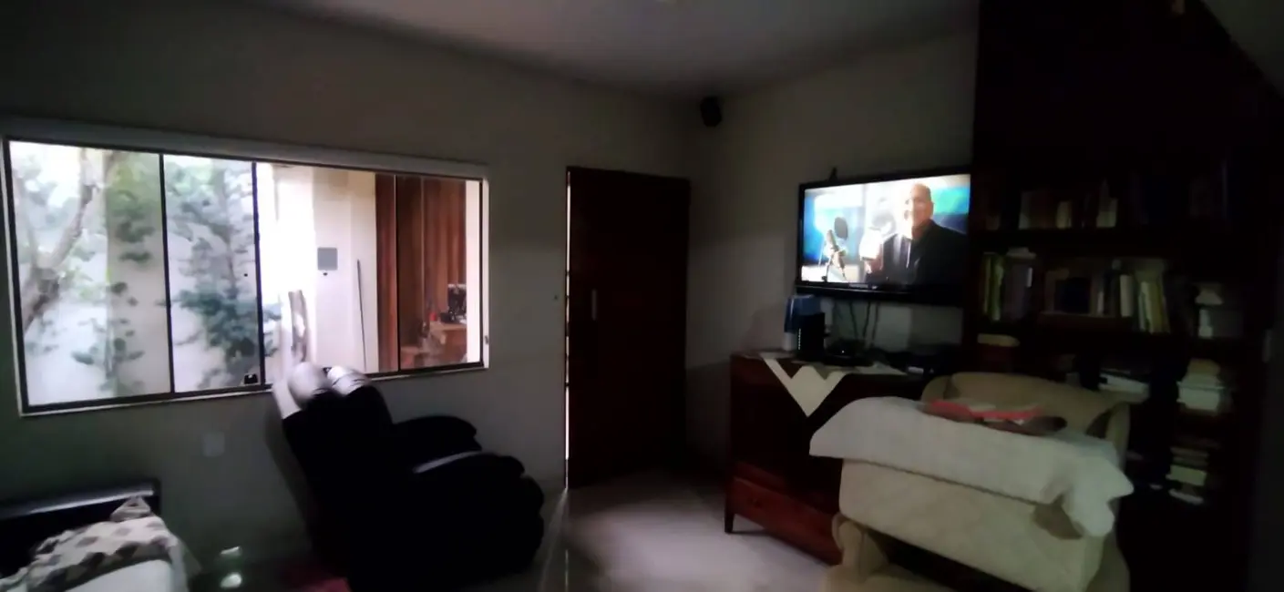 Foto 3 de Casa com 3 quartos à venda, 220m2 em Dourados - MS
