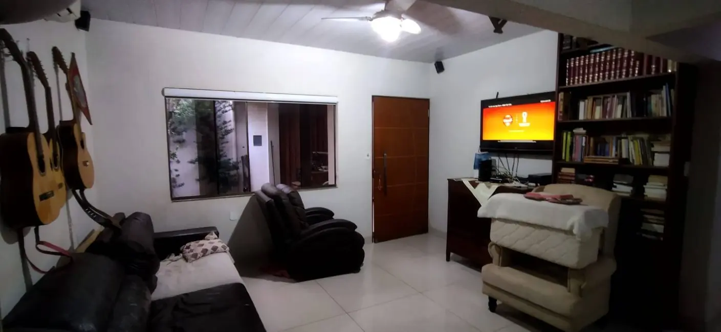 Foto 2 de Casa com 3 quartos à venda, 220m2 em Dourados - MS