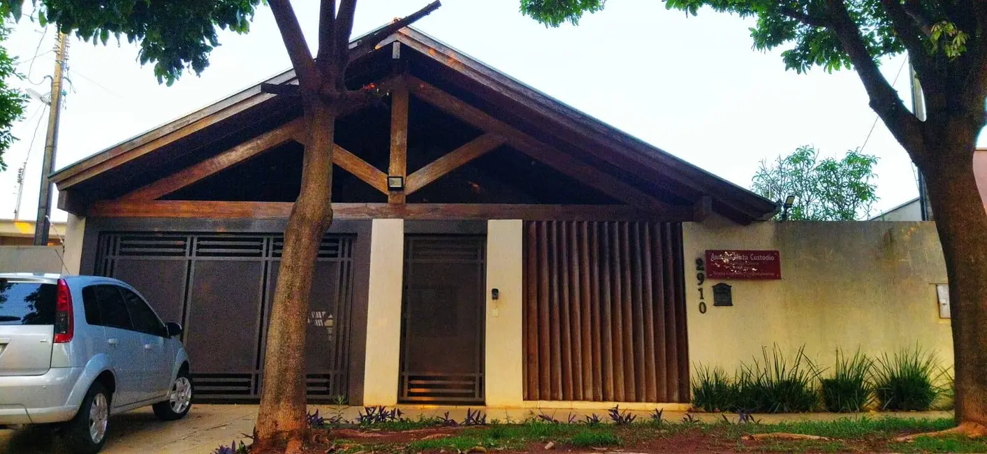 Foto 1 de Casa com 3 quartos à venda, 220m2 em Dourados - MS