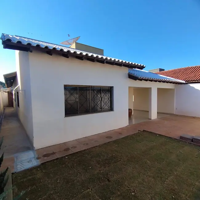 Foto 2 de Casa com 4 quartos à venda, 420m2 em Jardim Caramuru, Dourados - MS