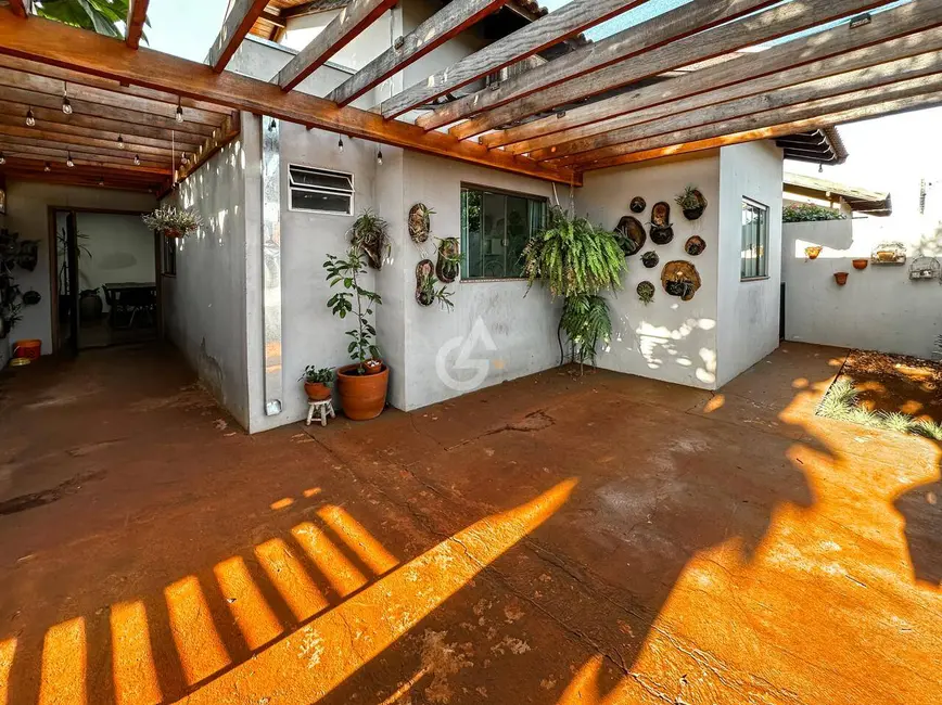 Foto 1 de Casa com 3 quartos à venda, 140m2 em Altos do Indaiá, Dourados - MS