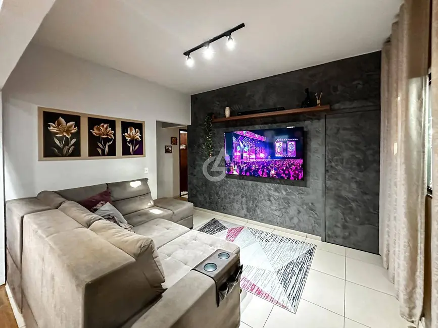 Foto 2 de Casa com 3 quartos à venda, 140m2 em Altos do Indaiá, Dourados - MS