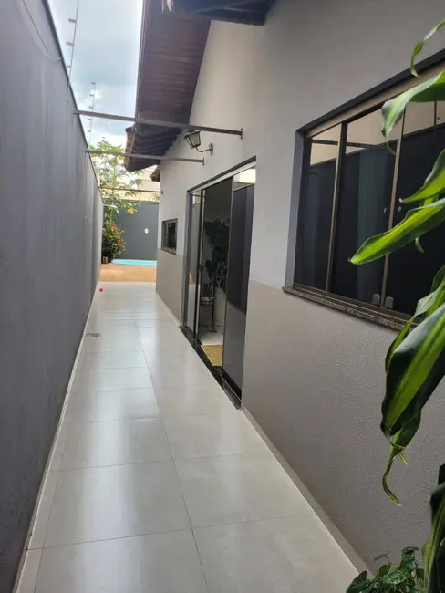 Foto 2 de Casa com 3 quartos à venda, 360m2 em Jardim Mônaco, Dourados - MS