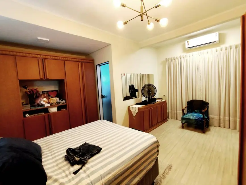 Foto 1 de Casa com 3 quartos à venda, 300m2 em BNH I Plano, Dourados - MS
