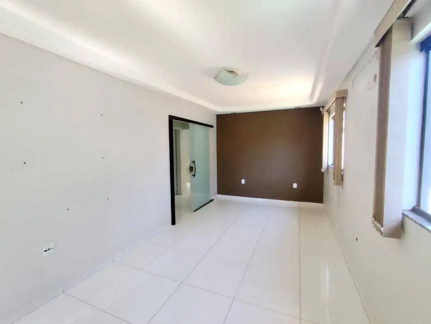 Foto 4 de Casa com 3 quartos à venda, 360m2 em Jardim São Pedro, Dourados - MS