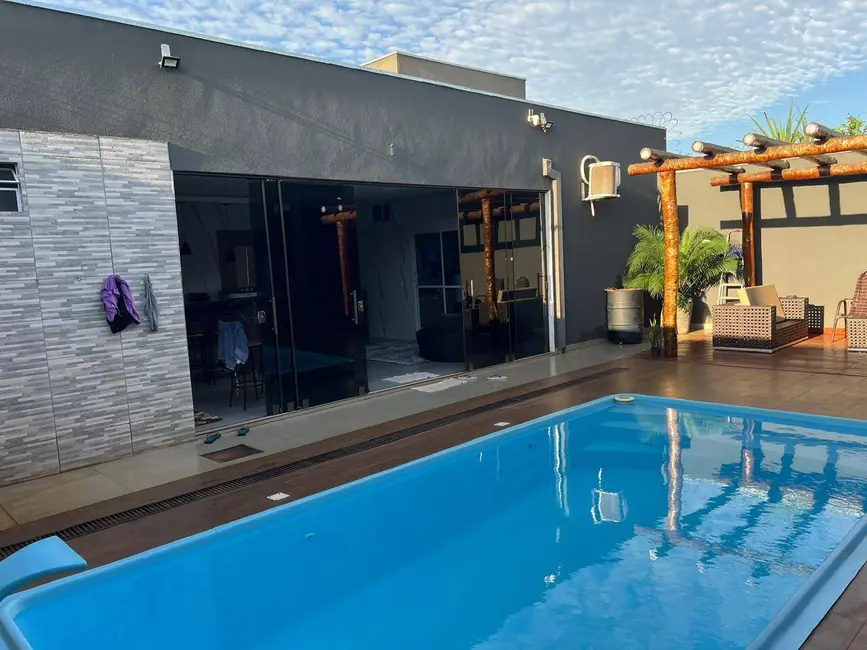 Foto 2 de Casa com 3 quartos à venda, 300m2 em Dourados - MS