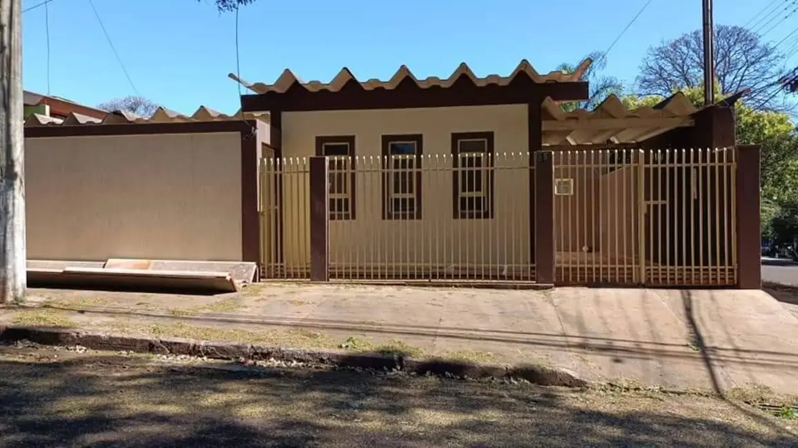 Foto 2 de Casa com 3 quartos à venda, 250m2 em Dourados - MS