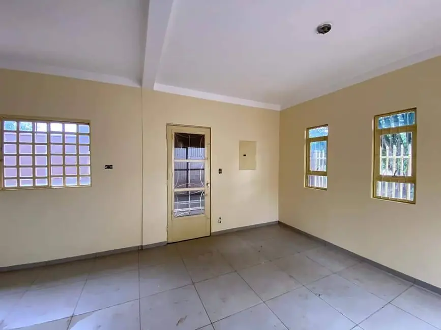 Foto 3 de Casa com 3 quartos à venda, 250m2 em Dourados - MS