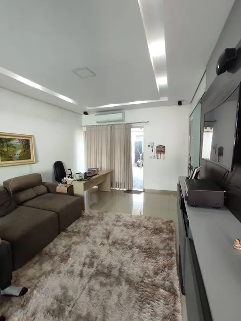 Foto 4 de Casa com 3 quartos à venda, 220m2 em Dourados - MS