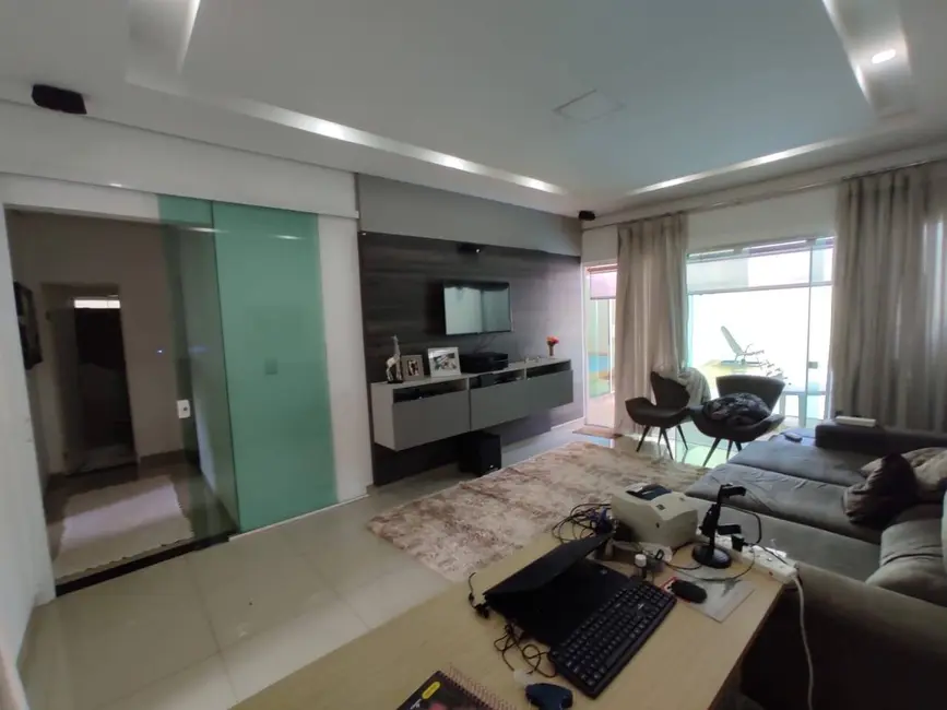 Foto 1 de Casa com 3 quartos à venda, 220m2 em Dourados - MS