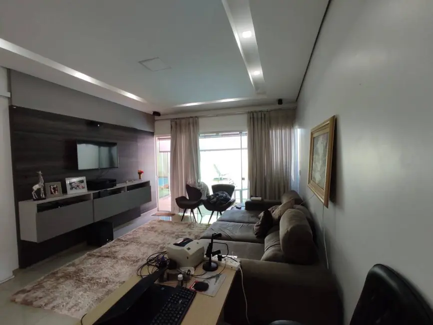Foto 3 de Casa com 3 quartos à venda, 220m2 em Dourados - MS