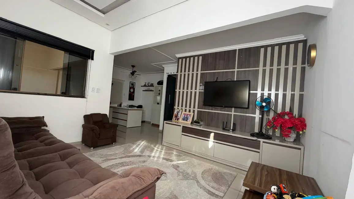 Foto 3 de Casa com 3 quartos à venda, 242m2 em Dourados - MS